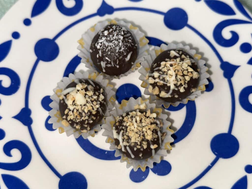 ¿Buscas una forma rápida, deliciosa y sin complicaciones de disfrutar galletas sin gluten? ¡Estás en el lugar perfecto! En esta página encontrarás recetas irresistibles de galletas sin gluten que no necesitan horno, ideales para personas celíacas, con intolerancia al gluten o simplemente quienes quieren cuidarse sin renunciar al sabor. Todas nuestras recetas están elaboradas con ingredientes naturales, fáciles de encontrar y sin harinas con gluten, y lo mejor: ¡no necesitas encender el horno! Perfectas para el verano, para cocinar con niños o para esos días en los que quieres un dulce casero sin complicarte. Descubre el placer de hornear sin hornear y llena tu cocina de dulzura y creatividad sin límites. 🌿❤️